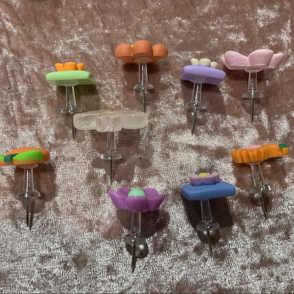 Adorable Flower Charm Themed Cute Thumb Tack Push Pin Set of 9 - Picture 4 of 10